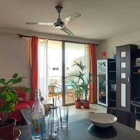 Apartament Mar, High Connection Free Wifi & Chromecast With A Great & Sunny Swimmingpool! * Palm-mar