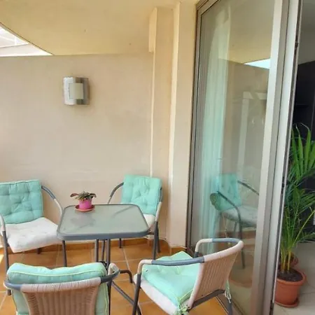 Apartament Mar, High Connection Free Wifi & Chromecast With A Great & Sunny Swimmingpool! Lejlighed